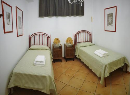 two beds sitting next to each other in a room at Appartamento La Carambola 110mq in Maglie