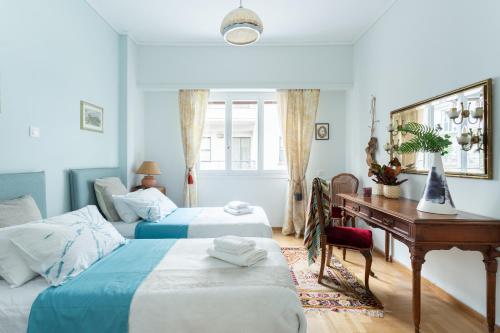 A Short Walk to Syntagma and Plaka by Athenian Homes