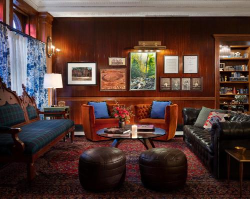 a living room with couches and a table at Graduate by Hilton New Haven in New Haven