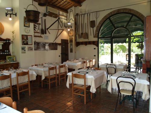 A restaurant or other place to eat at Agriturismo Le Clementine