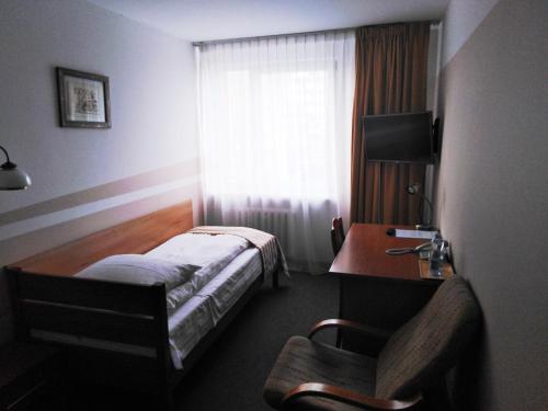 Łóżko lub łóżka w pokoju w obiekcie Hotel Konin