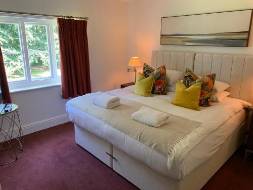 Llit o llits en una habitació de Scarborough Hill Country Inn