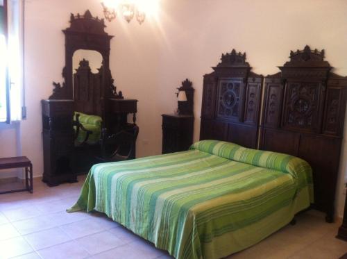 a bedroom with a bed and some wooden furniture at Emmevvì in Tropea