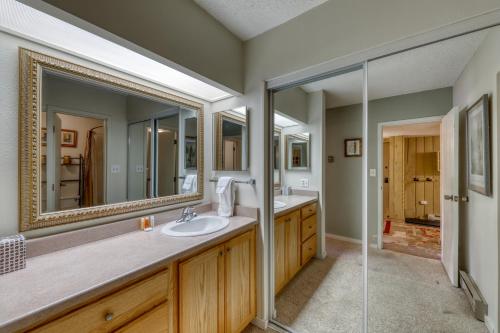 Ένα μπάνιο στο Powderhorn Condo