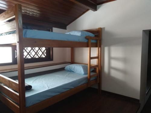a couple of bunk beds in a room at HOSTEL DU SUCA in Petrópolis