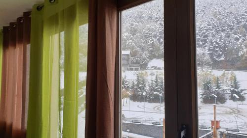  Residencia Aldosa -  Room  picture :   Shower    Bath    TV                           