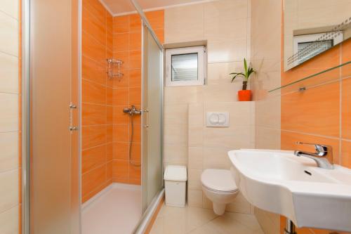 Ванна кімната в City Apartments Nada
