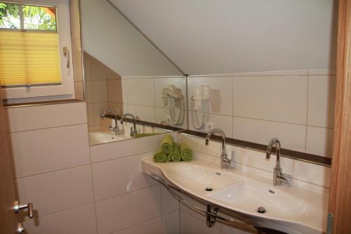 A bathroom at Haus Sylvia