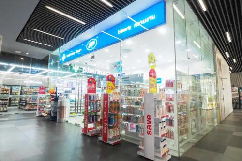 ホテルの敷地内または近くにあるスーパーまたはその他のお店
