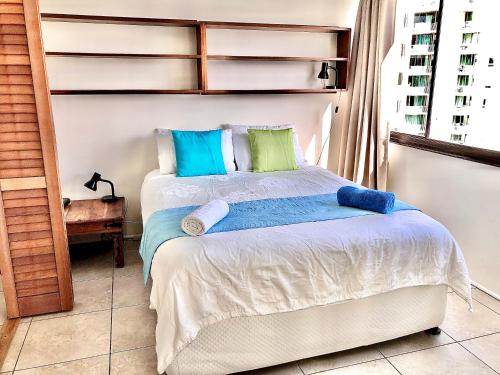 Vuode tai vuoteita majoituspaikassa Cairns Apartment Esplanade Ocean Views