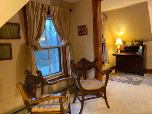 Ruang duduk di Follansbee Inn