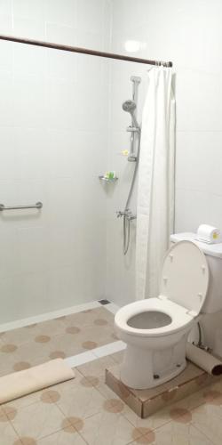 Un baño de Besakih Beach Hotel