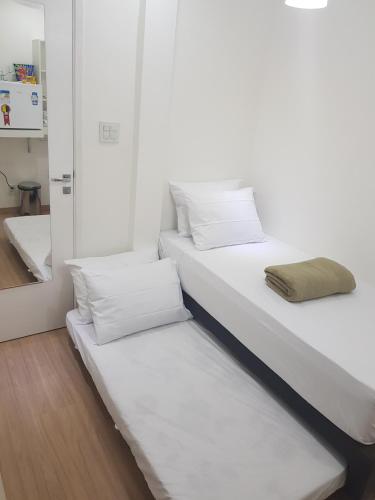 Ένα ή περισσότερα κρεβάτια σε δωμάτιο στο Quarto Privativo em Condominio
