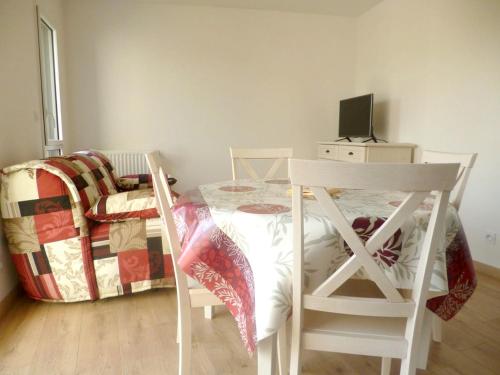 Appartement charmant à Dinard avec balcon et jardin