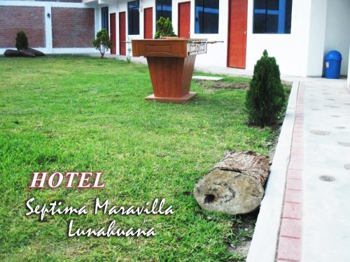 a hotel sensitive magnoliaulumulumulum in a yard at Hotel Septima Maravilla Lunahuana in Lunahuaná