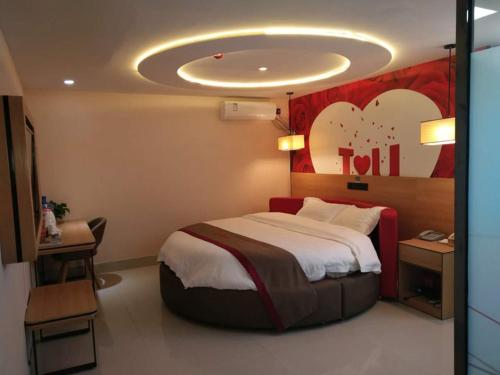 a hotel room with a bed with a large bed sqor at Thank Inn Plus Hotel Shandong Heze Development Zone Huaihe Road in Heze