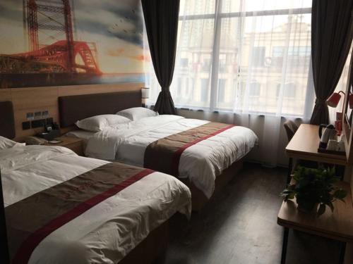 Tempat tidur dalam kamar di Thank Inn Plus Hotel Anhui Tongling Hengda Lvzhou Residential Area