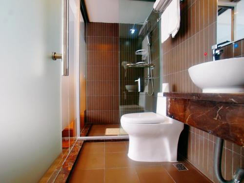 Ett badrum på Thank Inn Plus Hotel Jiangsu Suzhou Dushu Lake Dongxing Road