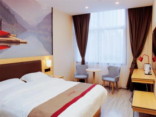 Säng eller sängar i ett rum på Thank Inn Plus Hotel Hubei Ezhou Echeng District Wuhan East Ocean World