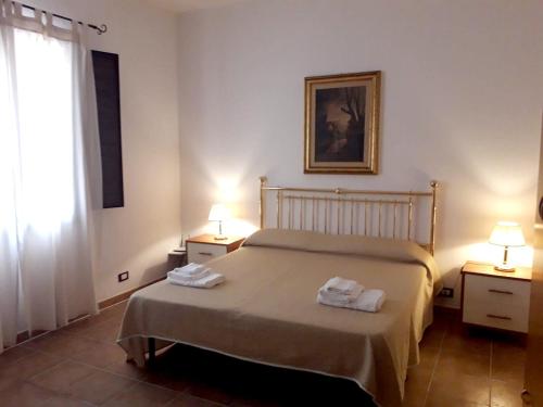 2 bedrooms house with city view enclosed garden and wifi at Ballata