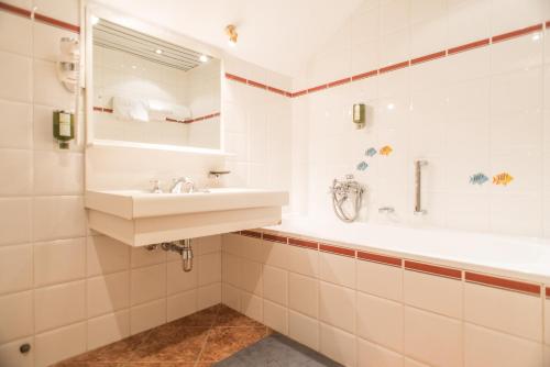A bathroom at De l'Europe Gastein