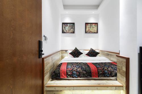 a bedroom with a bed and a wooden door at Zou Qu Ye Travel Hotel in Chongqing