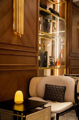 a dining room with a chair and a table at MYR Palacio Vallier in Valencia