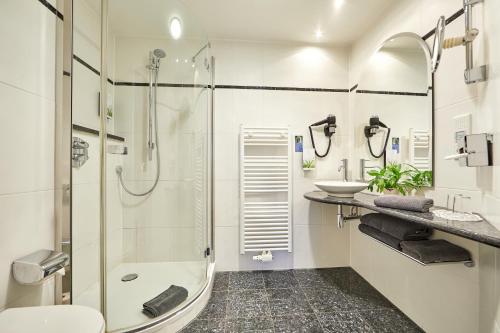 Phòng tắm tại Hotel Linderhof