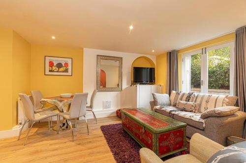 Charming 2 bed with garden in Notting Hill