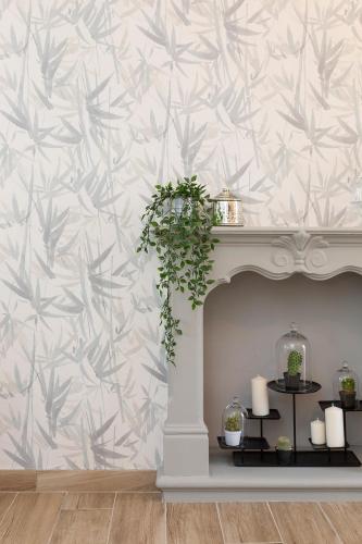 a living room with a wall with a floral wallpaper at Il Giuelìn Malpensa B&B in Case Nuove