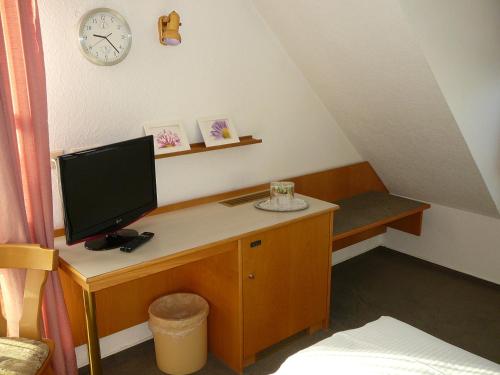 TV a/nebo společenská místnost v ubytování Hotel Garni Schmid
