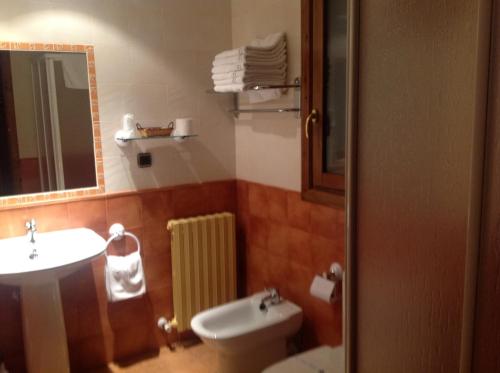 A bathroom at Casa Diego Apartamentos Turisticos