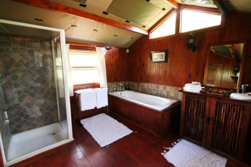 A bathroom at Kelora Bush Camp