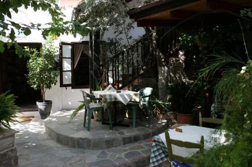 Gallery image of The Bunch Of Grapes Inn in Pissouri