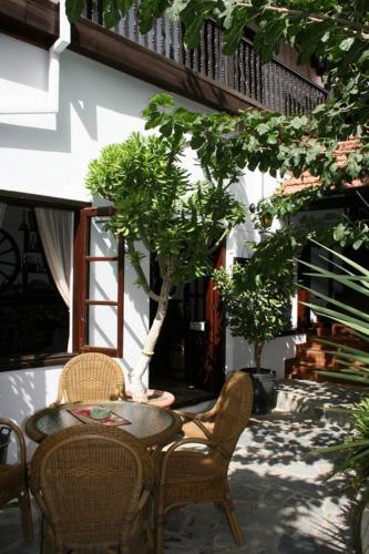 Gallery image of The Bunch Of Grapes Inn in Pissouri