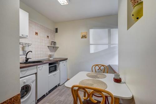 Η κουζίνα ή μικρή κουζίνα στο Vidos Apartamentai