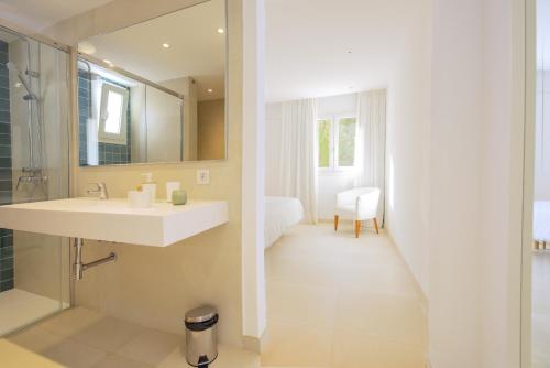 a bathroom with a sink and a mirror at Villa Menorca 16 in Cala d´Or