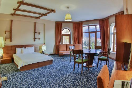 Postel nebo postele na pokoji v ubytování El Resort Hotel