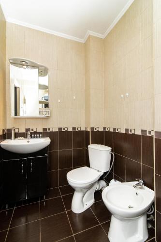a bathroom with a toilet and a sink at ERA RENT Apartments in Chişinău