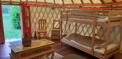 Postel nebo postele na pokoji v ubytování Camping Ushuaïa Villages Le Viaduc