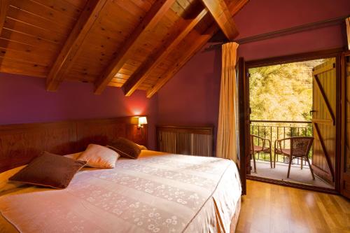 Posteľ alebo postele v izbe v ubytovaní Hotel Restaurant Castellarnau