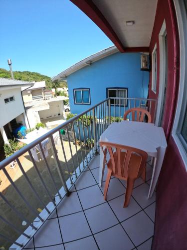a balcony with a table and chairs on it at Morada da Marta in Guarda do Embaú