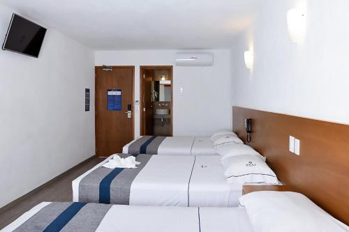 Llit o llits en una habitació de Hotel Star