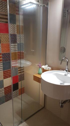 a bathroom with a sink and a glass shower at B&B VISTAZZURRA - Casa Saldarelli in Giovinazzo