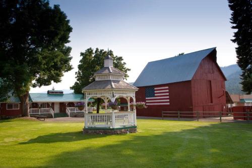 a gazebo in a yard next to a red barn at Beaver Valley Lodge in Leavenworth