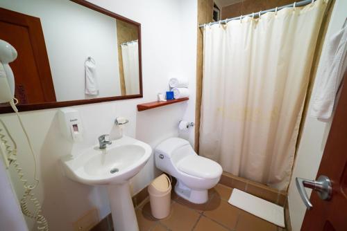 a bathroom with a sink and a toilet and a shower at Sanha Plus Hotel in Santa Marta