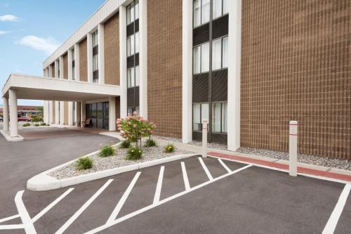 an empty parking lot in front of a building at Super 8 by Wyndham Liverpool/Syracuse North Airport in Liverpool