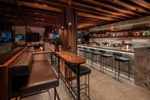 Lounge nebo bar v ubytování Hôtel Le Germain Montréal