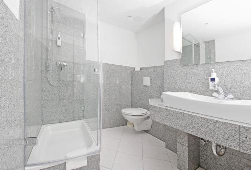 Hotel Astoria Bonn tesisinde bir banyo