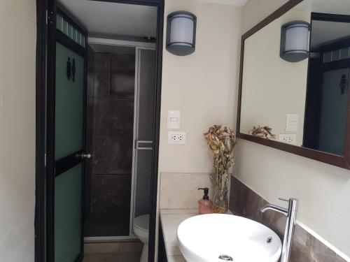 Ένα μπάνιο στο Xplora Hostel Cusco